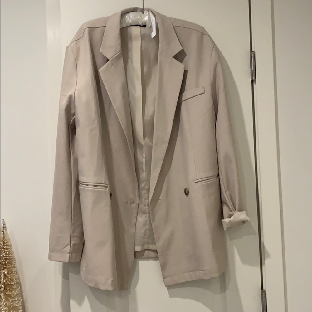 Oversized cream blazer